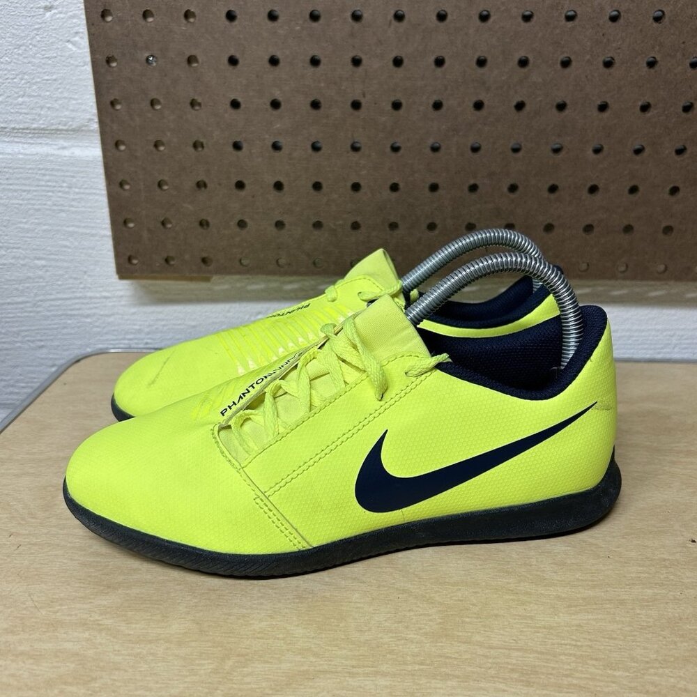Nike Phantom Youth Kids Indoor Soccer Shoes AO0399-717 Size 6Y Neon